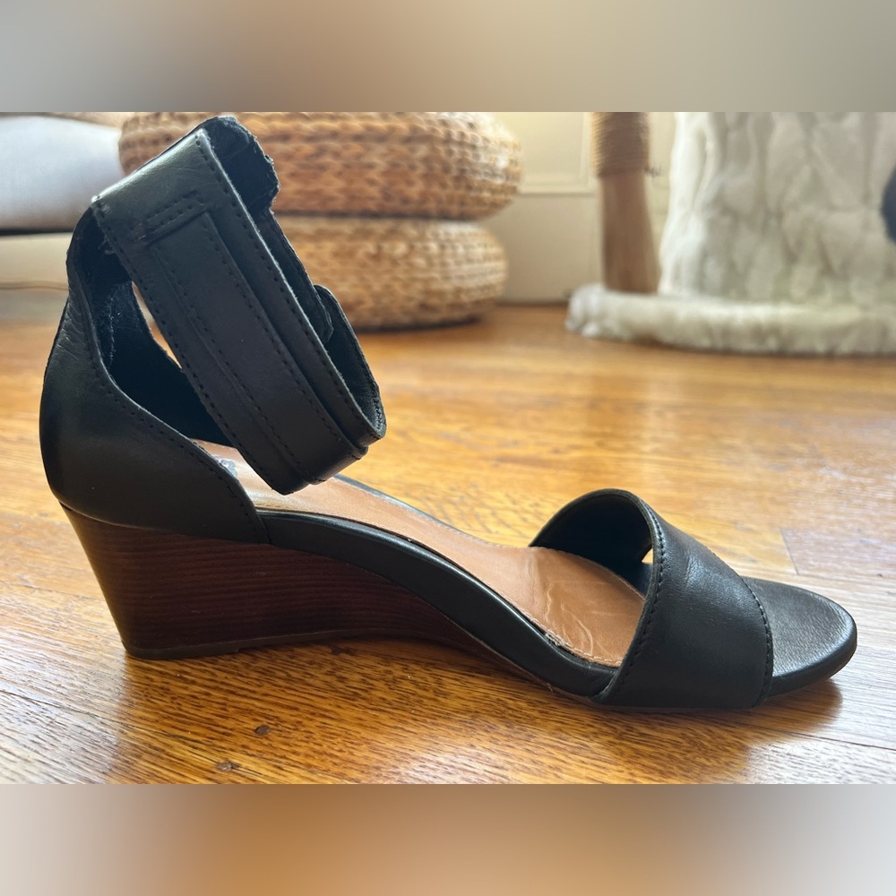UGG Women's Black Leather Sandals - Picture 8 of 16